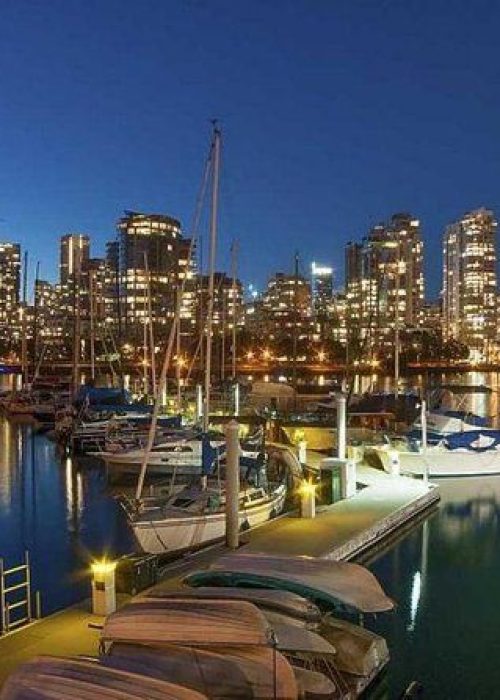 Private Vancouver Compact City Tour by Land and Water
